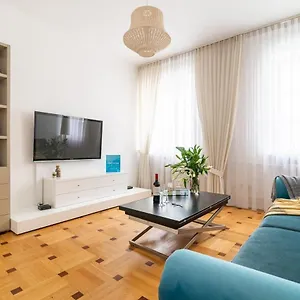 https://rent-like-home-apartament-mostowa.warsawhotelspoland.com